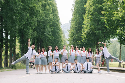 杭州大学毕业照合影创意拍摄定格青春